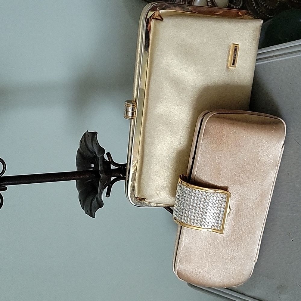 2 gold clutches